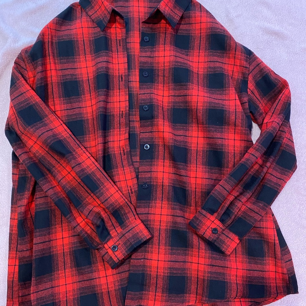 Black and red SHEIN flannel. Size large, fits oversized/long.